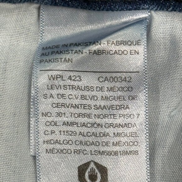 Signature Levi Strauss Mid Rise Denim Shorts Size 6 W28 Cotton Blend Blue - Picture 2 of 6